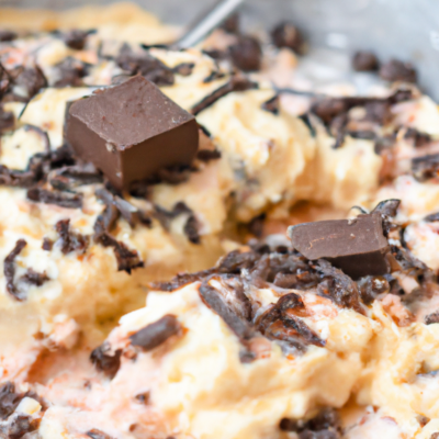 Käsekuchen-Eis mit Schokoladenchips selbst machen, Cheesecake ice cream with chocolate chips